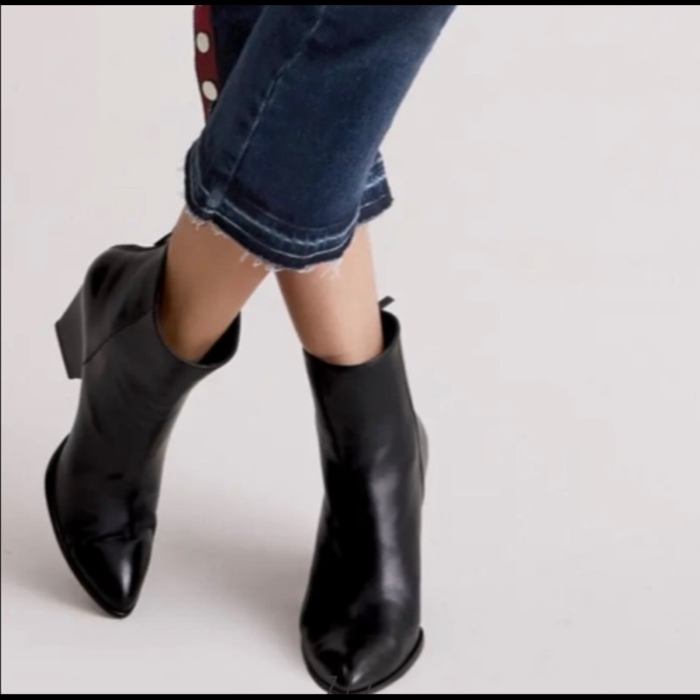 Stuart Weitzman 7 Black Bedford Bootie NWOT